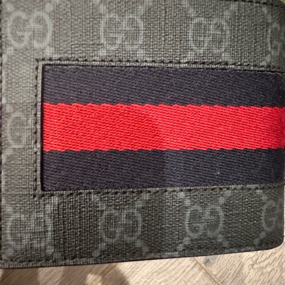 Brand new Gucci GG Mens Canvas Bifold Wallet. Still in Gucci box w/dust bag. - Picture 3 of 9